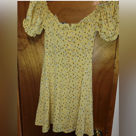 Very cute summer dress never worn - Picture 2 of 2